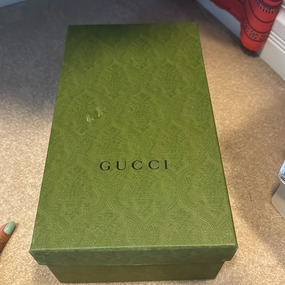 Gucci chunky b sneaker comes with box size 40 9.5 women’s - Picture 2 of 9